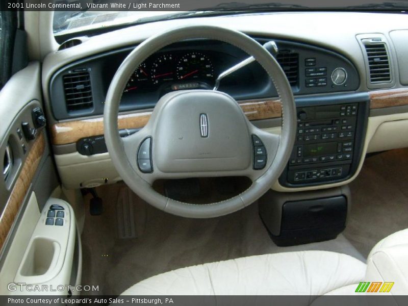 Vibrant White / Light Parchment 2001 Lincoln Continental