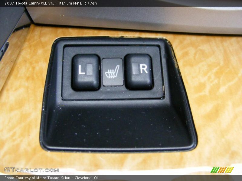 Titanium Metallic / Ash 2007 Toyota Camry XLE V6