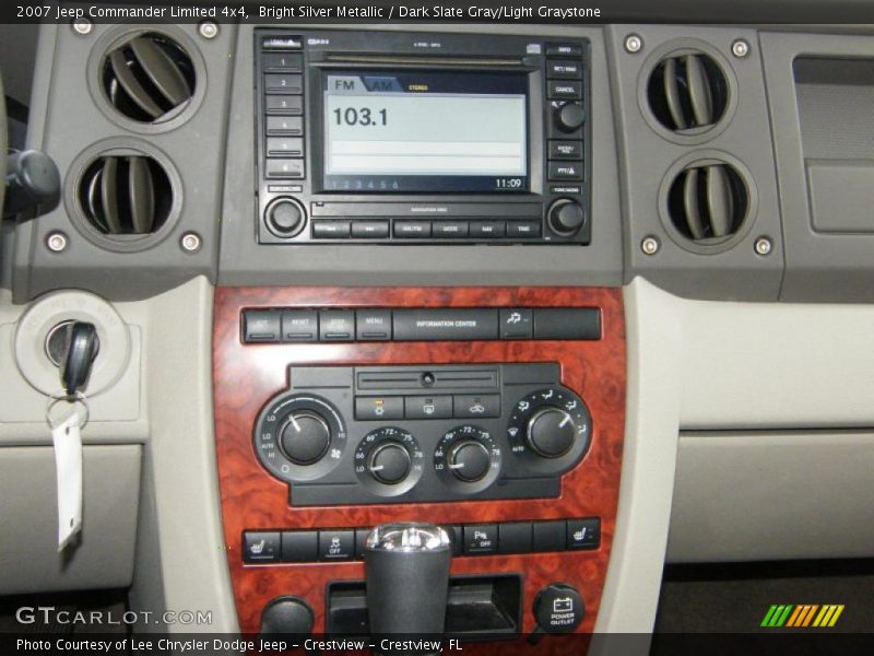 Bright Silver Metallic / Dark Slate Gray/Light Graystone 2007 Jeep Commander Limited 4x4