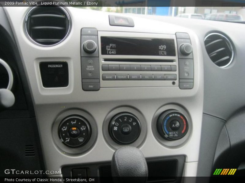 Liquid Platinum Metallic / Ebony 2009 Pontiac Vibe