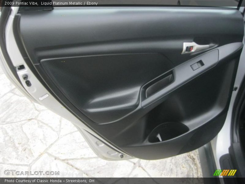 Liquid Platinum Metallic / Ebony 2009 Pontiac Vibe