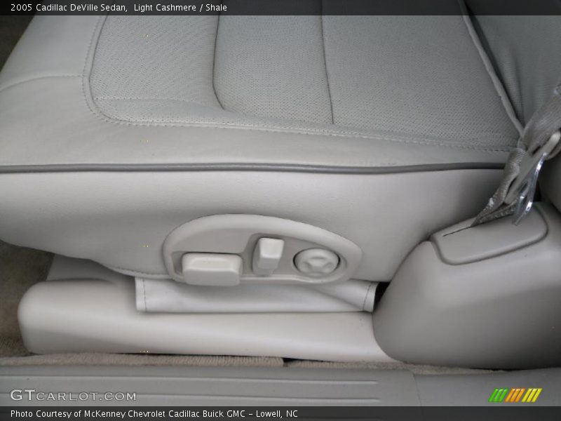 Light Cashmere / Shale 2005 Cadillac DeVille Sedan