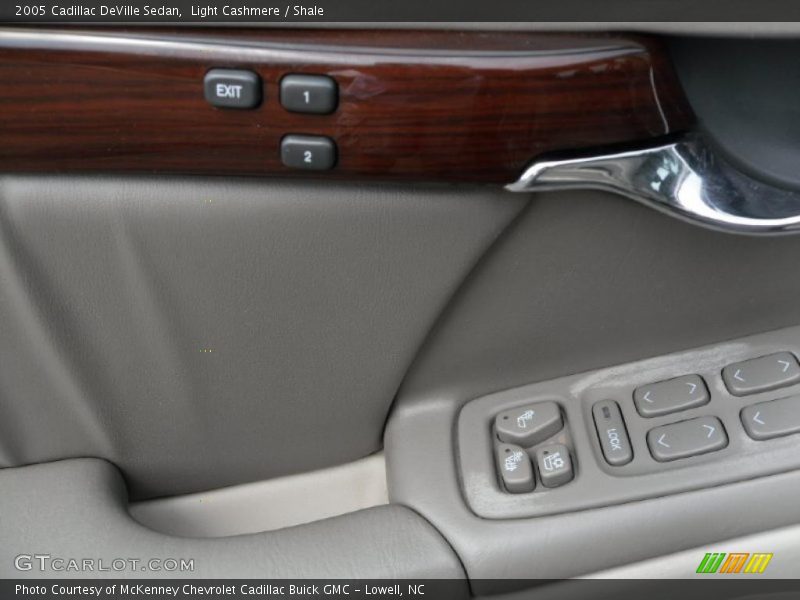 Light Cashmere / Shale 2005 Cadillac DeVille Sedan