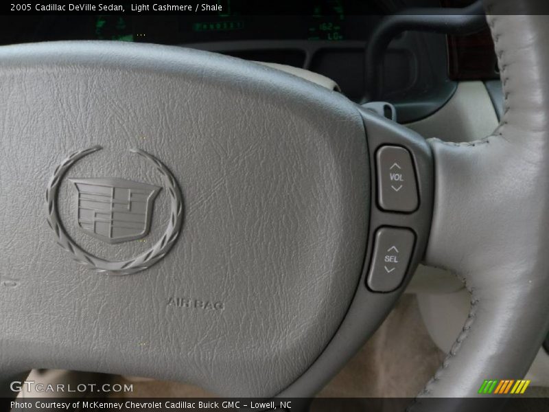 Light Cashmere / Shale 2005 Cadillac DeVille Sedan