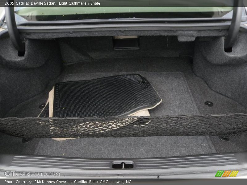 Light Cashmere / Shale 2005 Cadillac DeVille Sedan