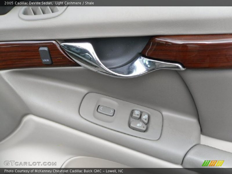 Light Cashmere / Shale 2005 Cadillac DeVille Sedan