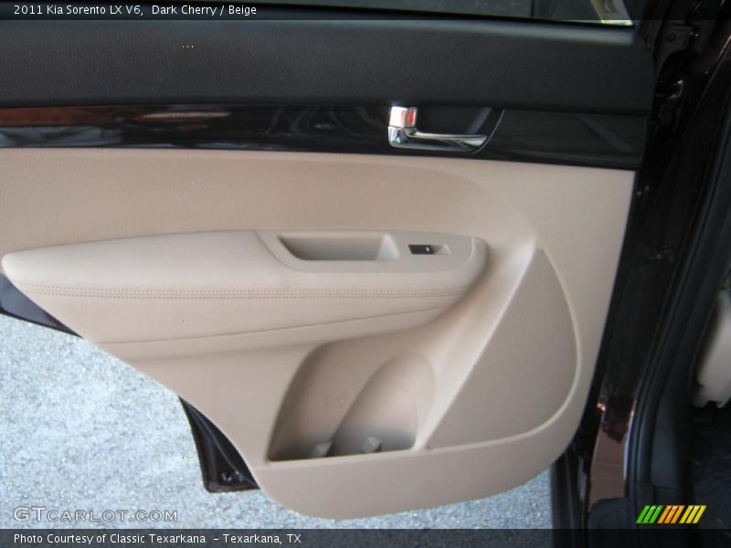 Dark Cherry / Beige 2011 Kia Sorento LX V6