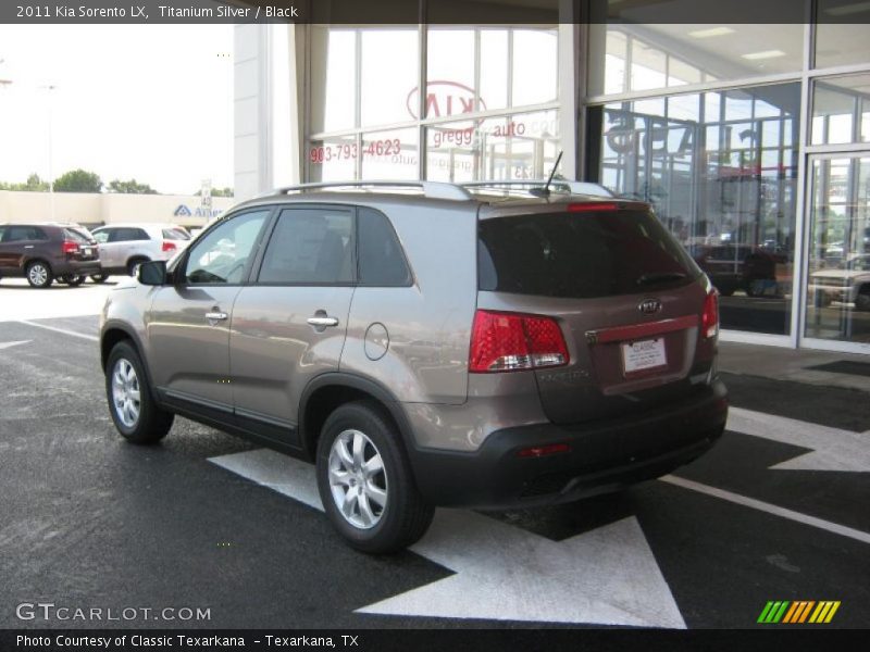 Titanium Silver / Black 2011 Kia Sorento LX