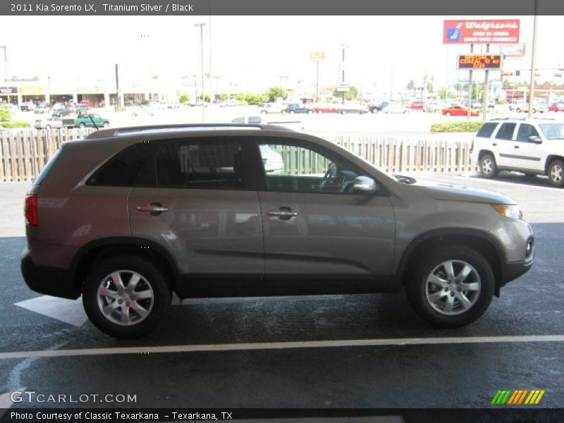 Titanium Silver / Black 2011 Kia Sorento LX