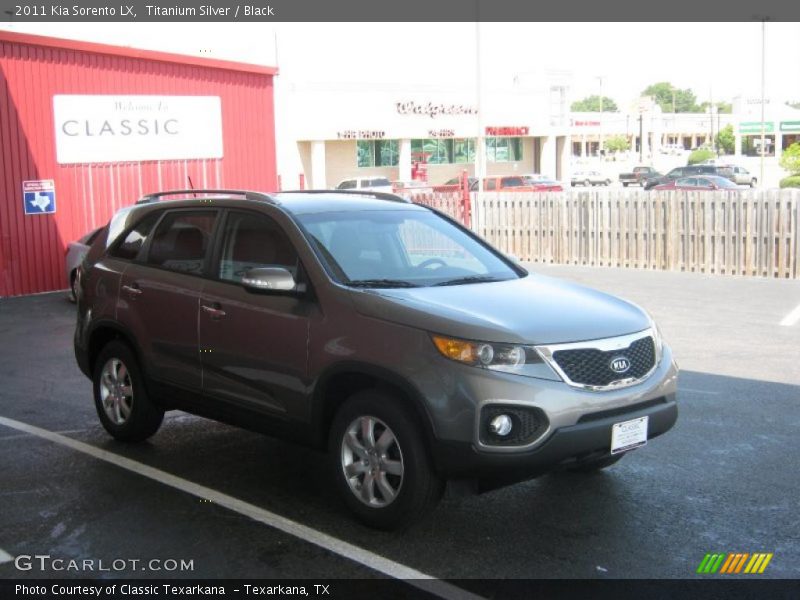 Titanium Silver / Black 2011 Kia Sorento LX