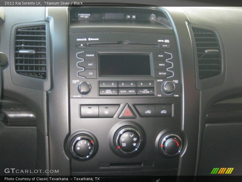 Titanium Silver / Black 2011 Kia Sorento LX
