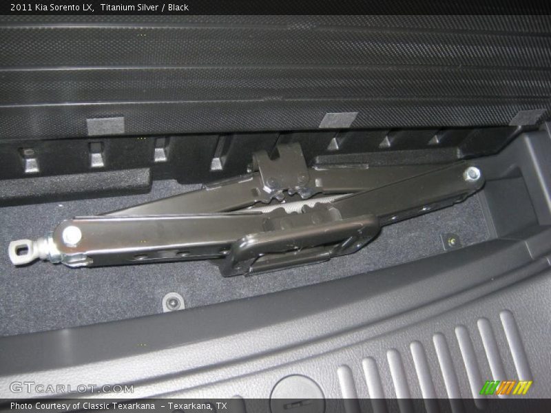 Titanium Silver / Black 2011 Kia Sorento LX