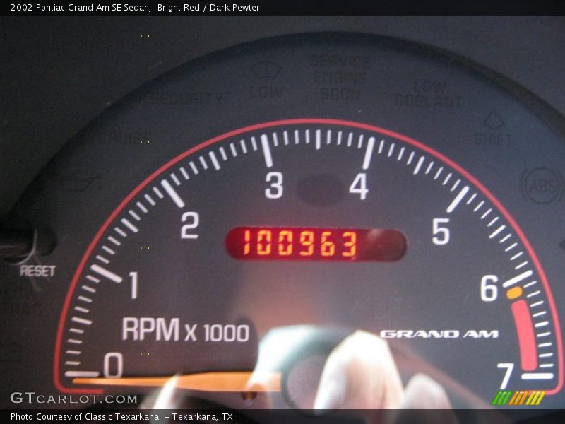 Bright Red / Dark Pewter 2002 Pontiac Grand Am SE Sedan