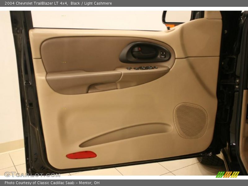 Black / Light Cashmere 2004 Chevrolet TrailBlazer LT 4x4
