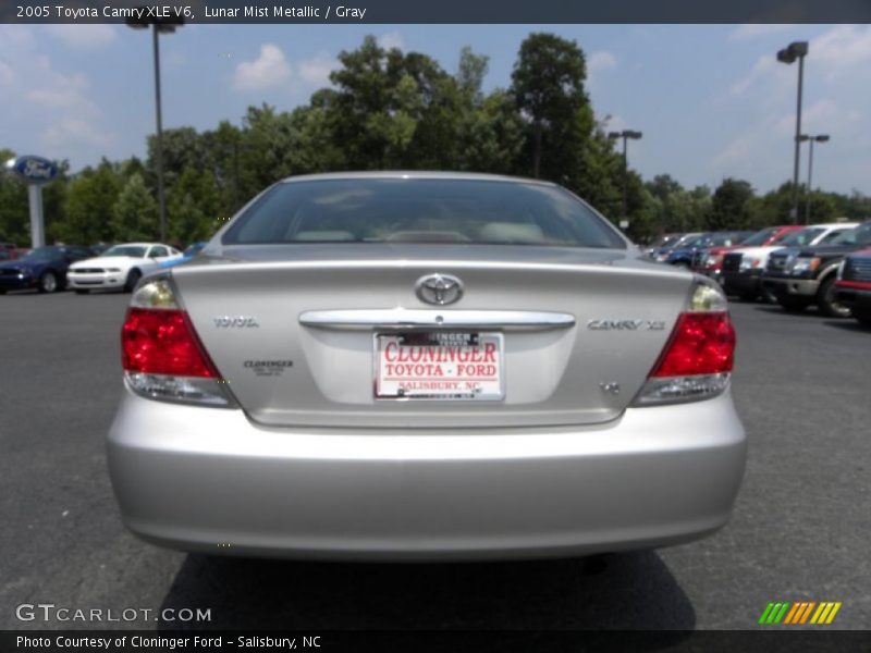 Lunar Mist Metallic / Gray 2005 Toyota Camry XLE V6