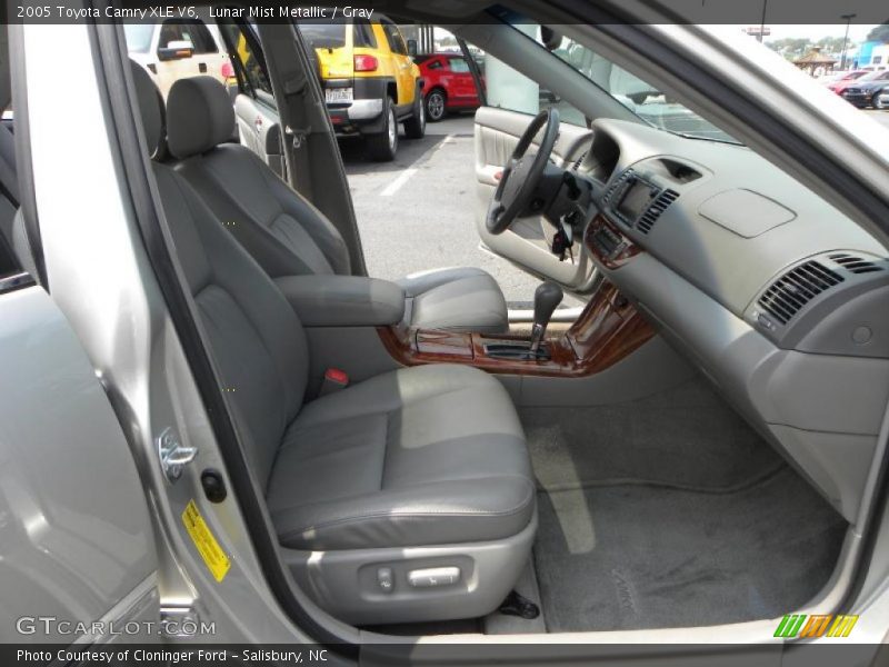 Lunar Mist Metallic / Gray 2005 Toyota Camry XLE V6