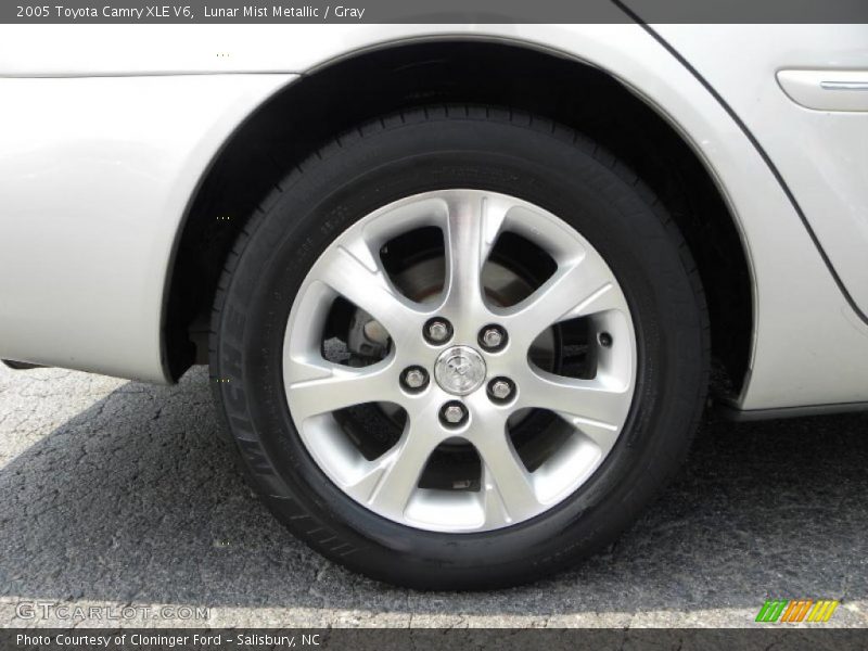 Lunar Mist Metallic / Gray 2005 Toyota Camry XLE V6