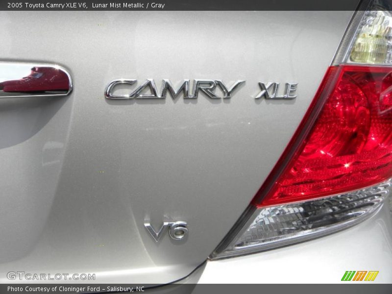 Lunar Mist Metallic / Gray 2005 Toyota Camry XLE V6