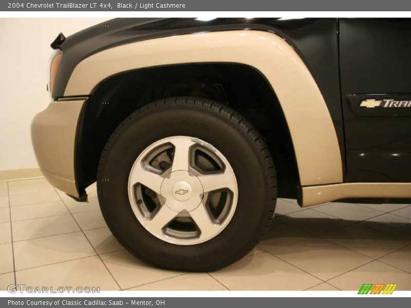 Black / Light Cashmere 2004 Chevrolet TrailBlazer LT 4x4