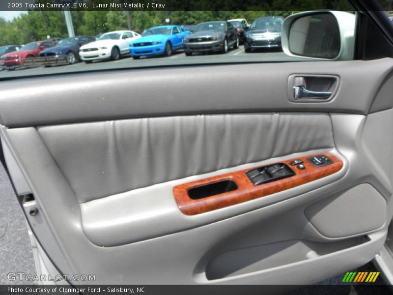 Lunar Mist Metallic / Gray 2005 Toyota Camry XLE V6