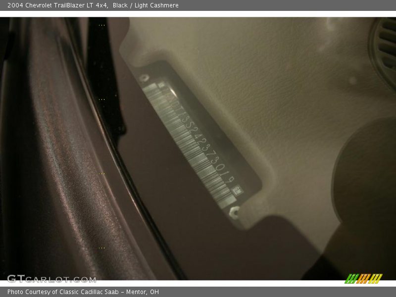 Black / Light Cashmere 2004 Chevrolet TrailBlazer LT 4x4