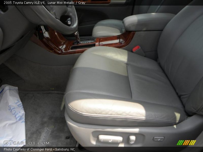 Lunar Mist Metallic / Gray 2005 Toyota Camry XLE V6