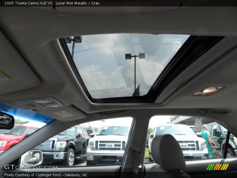 Lunar Mist Metallic / Gray 2005 Toyota Camry XLE V6