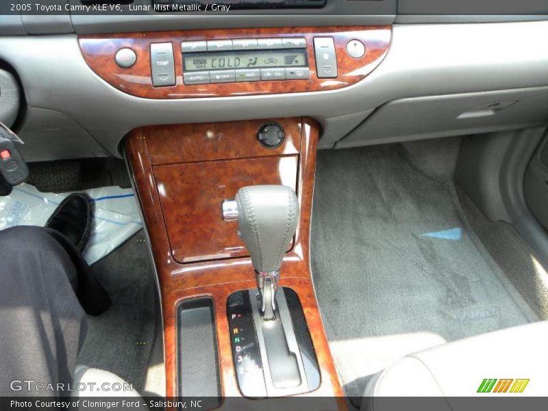 Lunar Mist Metallic / Gray 2005 Toyota Camry XLE V6