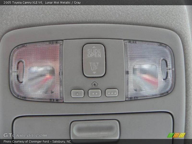 Lunar Mist Metallic / Gray 2005 Toyota Camry XLE V6