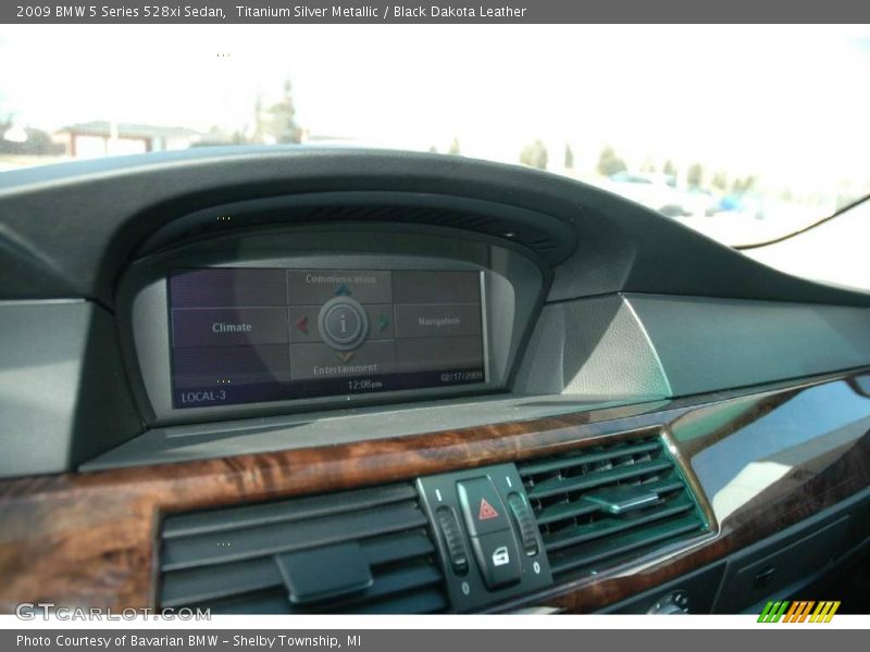 Titanium Silver Metallic / Black Dakota Leather 2009 BMW 5 Series 528xi Sedan