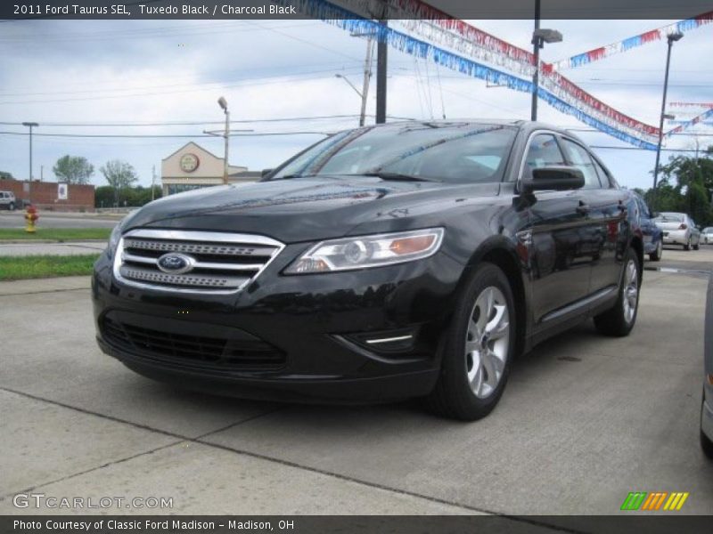 Tuxedo Black / Charcoal Black 2011 Ford Taurus SEL