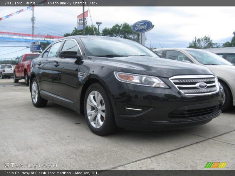 Tuxedo Black / Charcoal Black 2011 Ford Taurus SEL