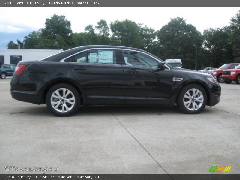 Tuxedo Black / Charcoal Black 2011 Ford Taurus SEL