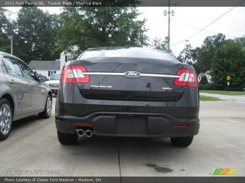 Tuxedo Black / Charcoal Black 2011 Ford Taurus SEL