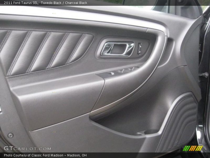 Tuxedo Black / Charcoal Black 2011 Ford Taurus SEL
