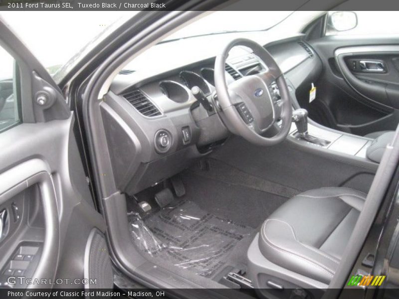 Tuxedo Black / Charcoal Black 2011 Ford Taurus SEL