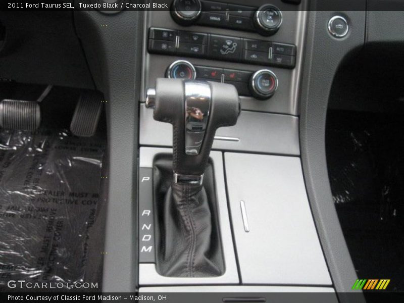 Tuxedo Black / Charcoal Black 2011 Ford Taurus SEL