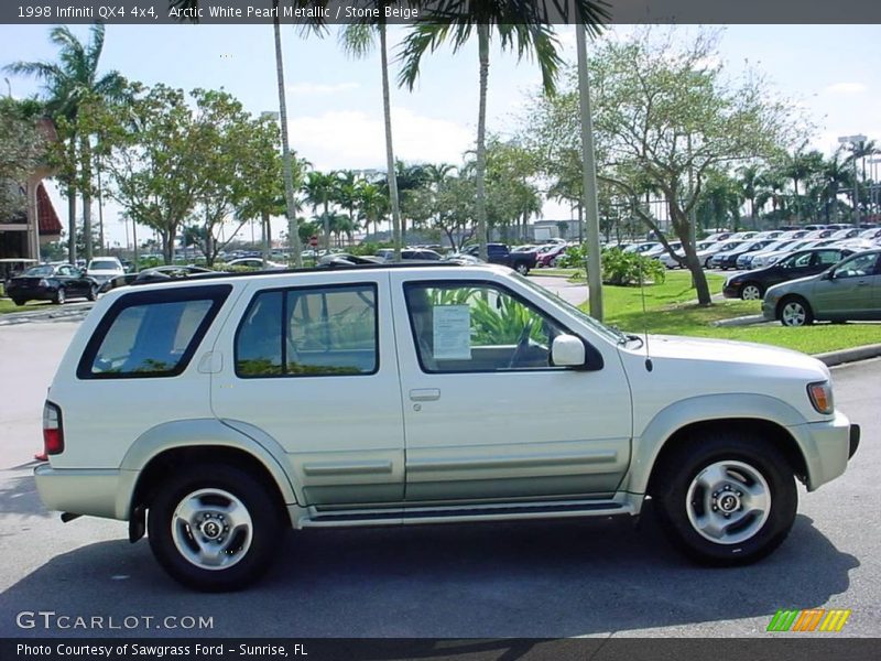 Arctic White Pearl Metallic / Stone Beige 1998 Infiniti QX4 4x4