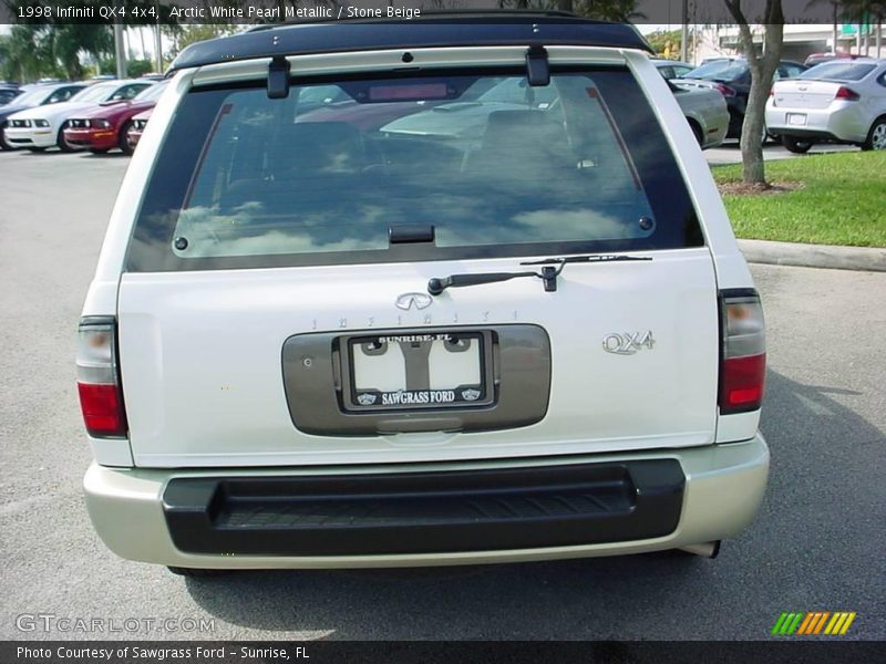 Arctic White Pearl Metallic / Stone Beige 1998 Infiniti QX4 4x4