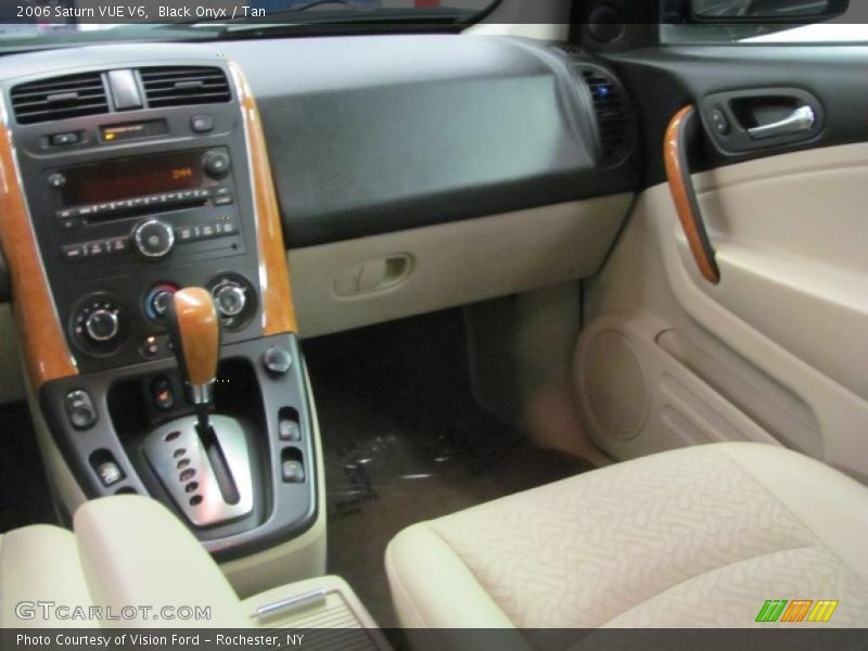 Black Onyx / Tan 2006 Saturn VUE V6