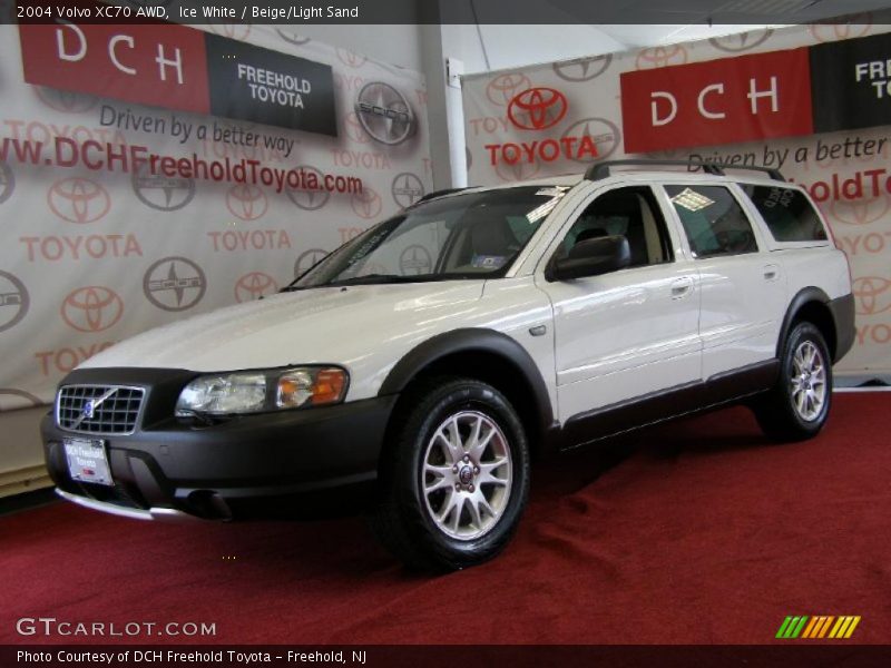 Ice White / Beige/Light Sand 2004 Volvo XC70 AWD