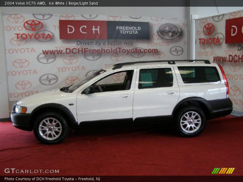 Ice White / Beige/Light Sand 2004 Volvo XC70 AWD