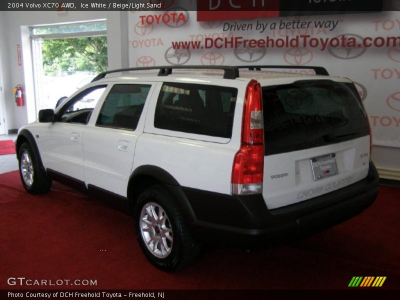Ice White / Beige/Light Sand 2004 Volvo XC70 AWD