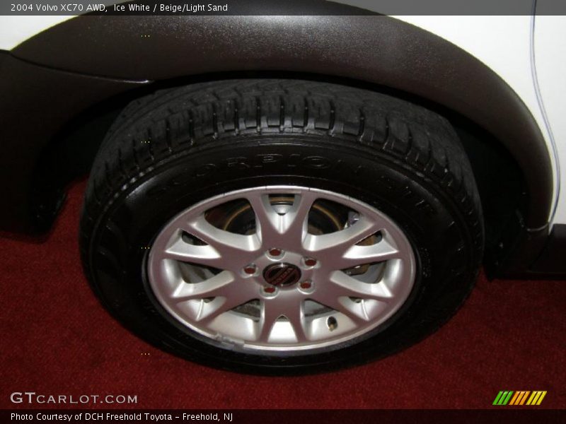 Ice White / Beige/Light Sand 2004 Volvo XC70 AWD