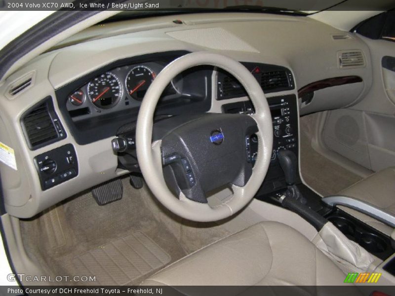 Ice White / Beige/Light Sand 2004 Volvo XC70 AWD