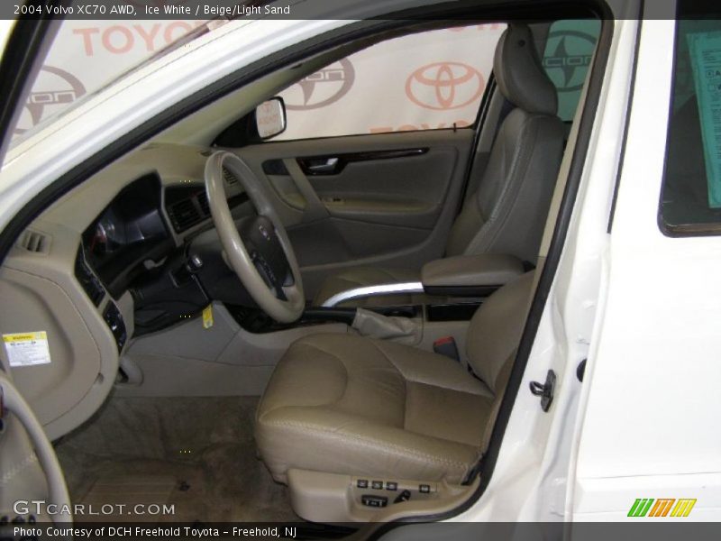 Ice White / Beige/Light Sand 2004 Volvo XC70 AWD