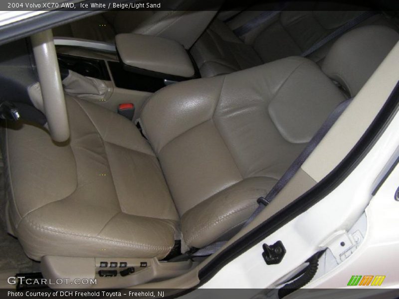Ice White / Beige/Light Sand 2004 Volvo XC70 AWD