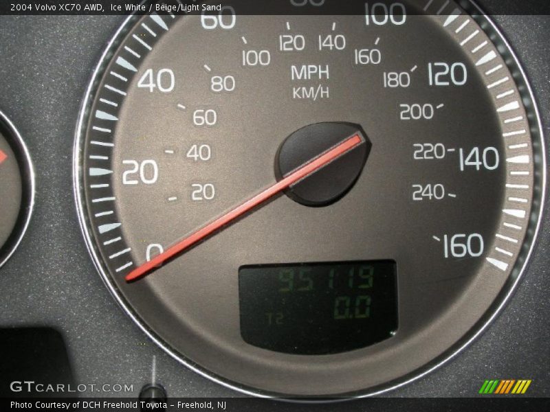 Ice White / Beige/Light Sand 2004 Volvo XC70 AWD