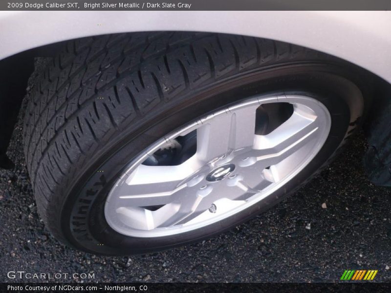 Bright Silver Metallic / Dark Slate Gray 2009 Dodge Caliber SXT
