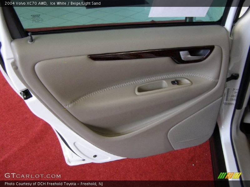 Ice White / Beige/Light Sand 2004 Volvo XC70 AWD